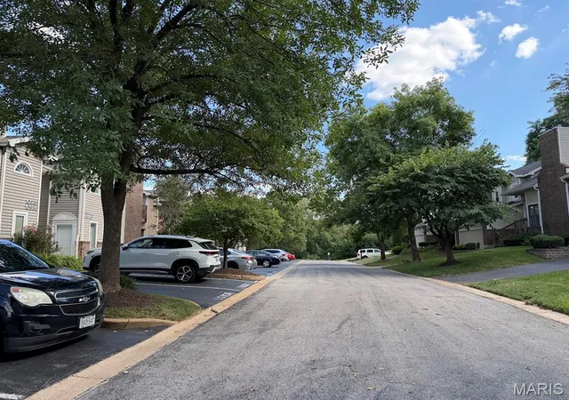 Photo 4 of Condo for sale at 10942 Vauxhall Dr, Saint Louis, MO 63146 | MLS# MIS26020585 | Listing updated on 2026-08-29