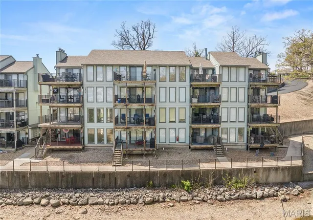 Homes for sale in Lake Ozark, MO | 43 Southwood Shores Circle, Lake Ozark, MO 65049 | Houzeo