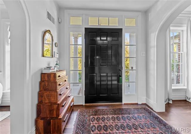 4th image of 24 Oakleigh Ln, Ladue, MO 63124 | MLS# MIS26020645