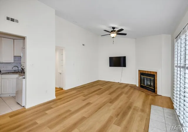 Photo 2 of Condo for sale at 9121 N Swan Cir, Saint Louis, MO 63144 | MLS# MIS26020705 | Listing updated on 2026-09-14