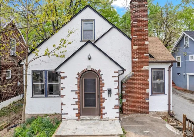 Homes for sale in Saint Louis, MO | 439 N Laclede Station Rd, Saint Louis, MO 63119 | MLS# MIS26020786