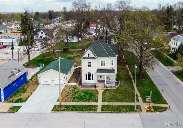 3rd image of 130 S Monroe St, Pittsfield, IL 62363 | MLS# MIS26020892