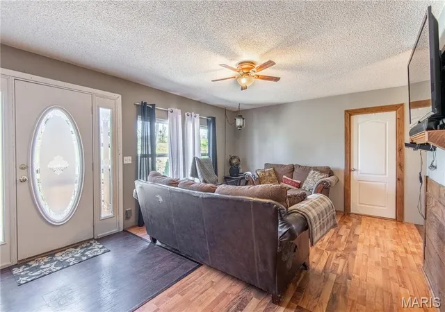 Photo 4 of Manufactured Home at 19910 Bcr 458, Marble Hill, MO 63764 | MLS# MIS26020896 | | Sold on 2026-05-13