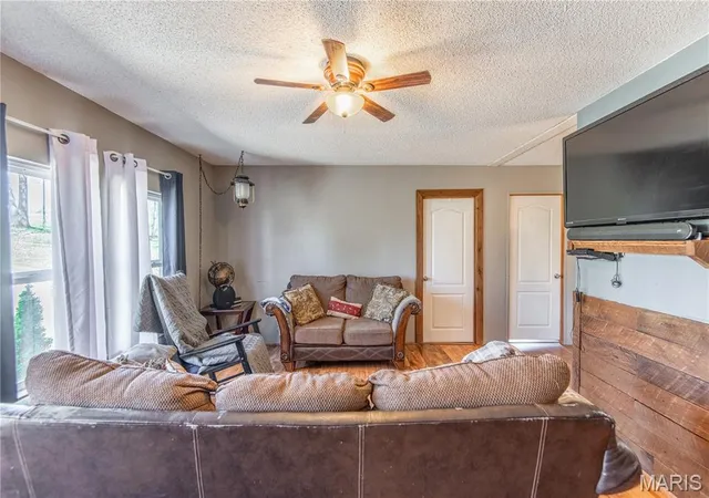 Photo 5 of Manufactured Home at 19910 Bcr 458, Marble Hill, MO 63764 | MLS# MIS26020896 | | Sold on 2026-05-13