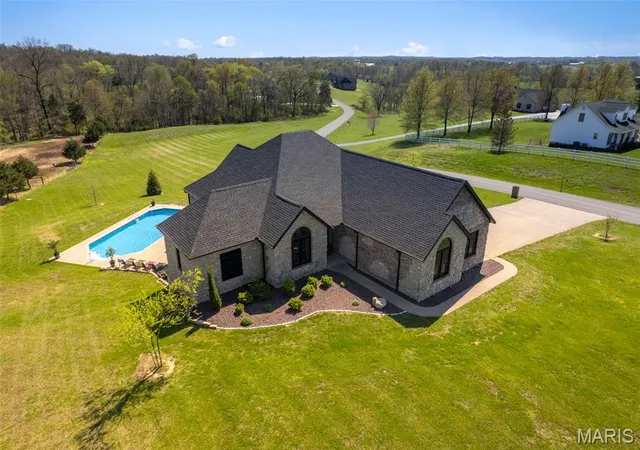 Homes for sale in Jackson, MO | 145 Saddlebrooke Rdg, Jackson, MO 63755 | MLS# MIS26020987