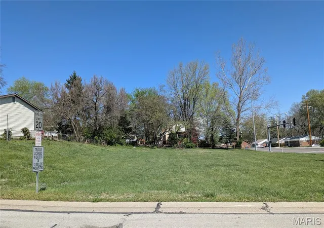 3rd image of 1411 N Florissant Rd, Saint Louis, MO 63135 | MLS# MIS26021020