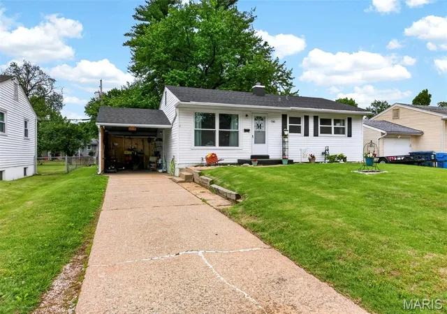 Photo 3 of Single family home for sale at 730 Babler Dr, Florissant, MO 63031 | MLS# MIS26021053 | Listing updated on 2026-10-02
