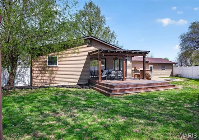 Homes for sale in Clarksville, MO | 115 Carroll Dr, Clarksville, MO 63336 | MLS# MIS26021097
