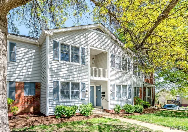 3rd image of 9039 W Swan Cir, Saint Louis, MO 63144 | MLS# MIS26021128