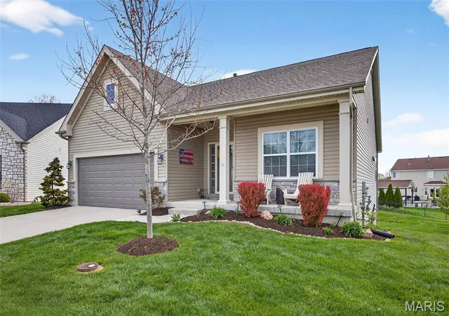 Photo 3 of Single family home for sale at 527 Columbia Downs, Lake Saint Louis, MO 63367 | MLS# MIS26021166 | Listing updated on 2026-04-14