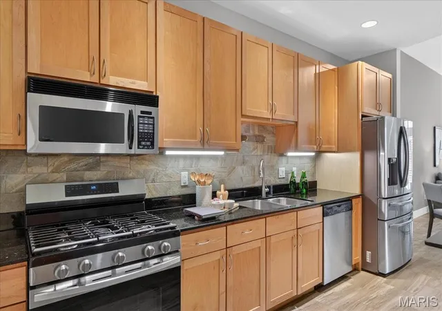 Photo 4 of Condominium at 6340 Clayton Rd #107, Saint Louis, MO 63117 | MLS# MIS26021200 | | Sold on 2026-04-30