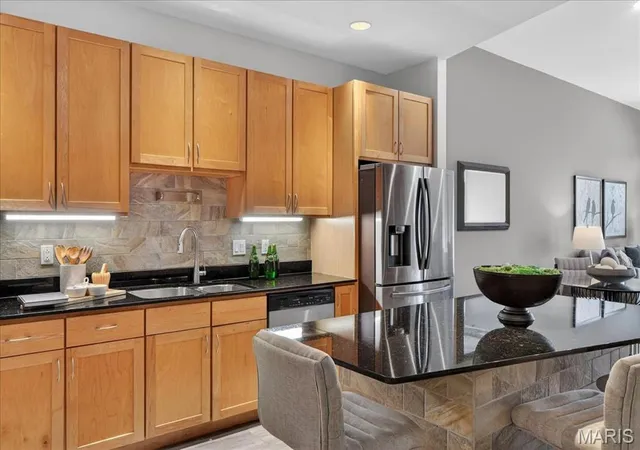 Photo 5 of Condominium at 6340 Clayton Rd #107, Saint Louis, MO 63117 | MLS# MIS26021200 | | Sold on 2026-04-30