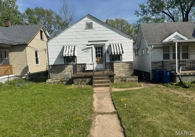 Homes for sale in St Louis, MO | 5216 Hamilton Ave, St Louis, MO 63136 | MLS# MIS26021205