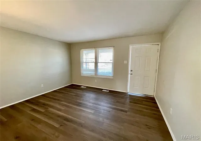 Photo 3 of Single family home for sale at 10149 Royal Dr, St Louis, MO 63136 | MLS# MIS26021250 | Listing updated on 2026-09-30