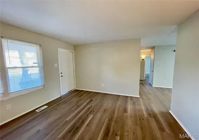 Photo 3 of Single family home for sale at 10149 Royal Dr, St Louis, MO 63136 | MLS# MIS26021250 | Listing updated on 2026-09-30