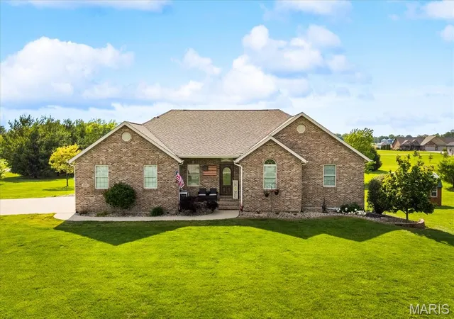 Homes for sale in Marine, IL | 3527 Boomerang Dr, Marine, IL 62061 | MLS# MIS26021303