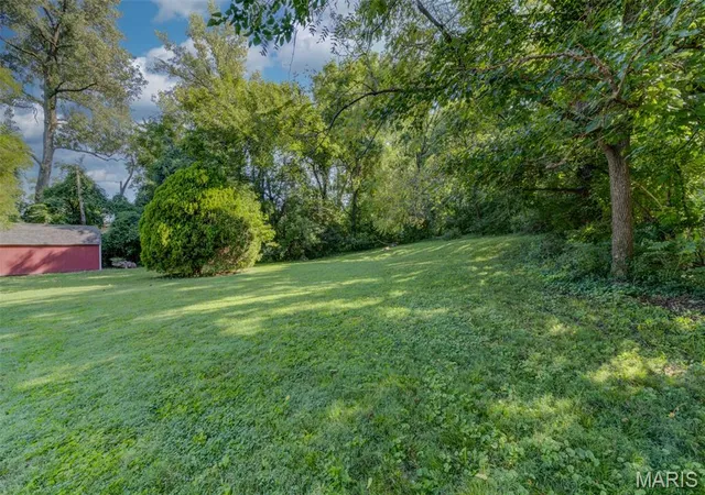 Photo 3 of Sale Pending at 10801 Canter Way Dr, Unincorporated, MO 63114 | MLS# MIS26021343 | Listing updated on 2026-09-23