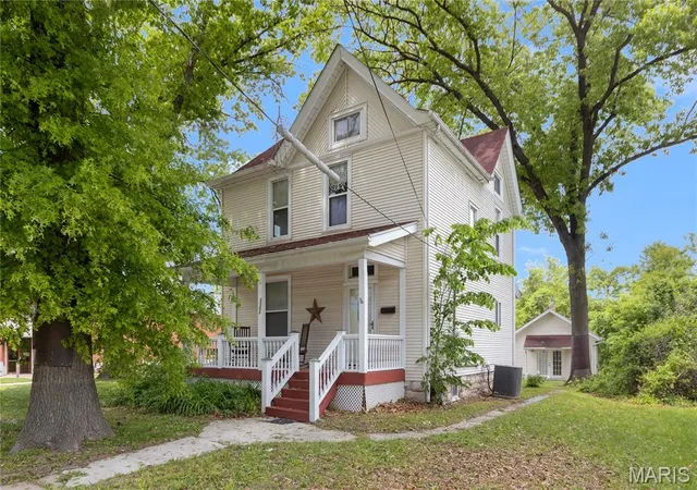 Single family home for sale at 3302 College Ave, Alton, IL 62002 | MLS# MIS26021418 | Listing updated on 2026-09-14