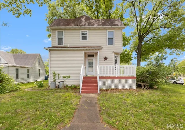 Photo 2 of Single family home for sale at 3302 College Ave, Alton, IL 62002 | MLS# MIS26021418 | Listing updated on 2026-09-13