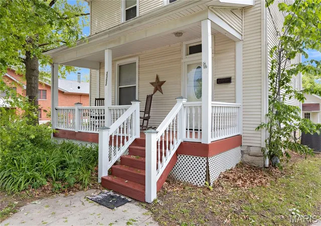 Photo 3 of Single family home for sale at 3302 College Ave, Alton, IL 62002 | MLS# MIS26021418 | Listing updated on 2026-09-14