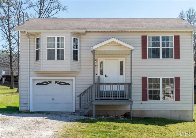 Homes for sale in St Clair, MO | 1308 Wildwood Dr, St Clair, MO 63077 | MLS# MIS26021425
