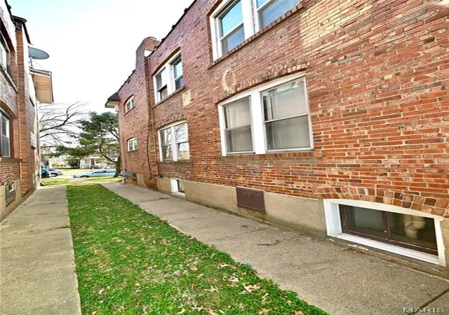 Homes for sale in Saint Louis, MO | 5247 Bancroft Ave, Saint Louis, MO 63109 | MLS# MIS26021432