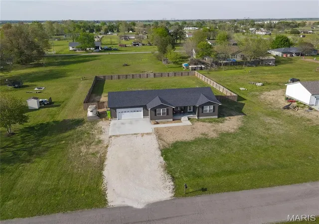 Homes for sale in Sikeston, MO | 166 Cypress Dr, Sikeston, MO 63801 | MLS# MIS26021459