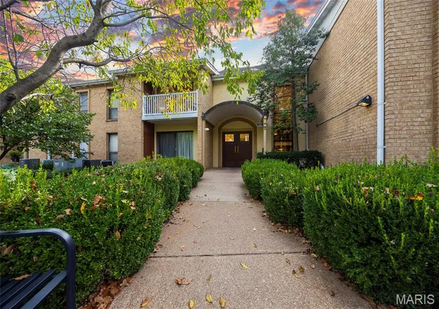 Photo 1 of Condo for sale at 444 N Clay Ave #3L, Saint Louis, MO 63122 | MLS# MIS26021521 | Listing updated on 2026-10-08