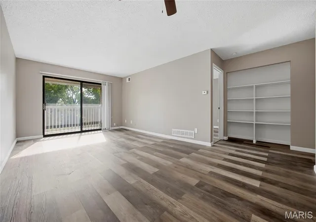 Photo 3 of Condo for sale at 444 N Clay Ave #3L, Saint Louis, MO 63122 | MLS# MIS26021521 | Listing updated on 2026-10-08