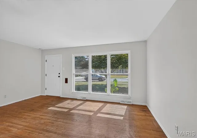 Photo 3 of Single family home for sale at 1445 Bobbinray Ave, Florissant, MO 63031 | MLS# MIS26021522 | Listing updated on 2026-09-23