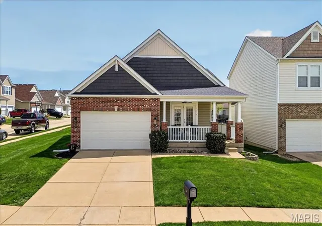 Homes for sale in Lake Saint Louis, MO | 1714 Briarmanor Dr, Lake Saint Louis, MO 63367 | MLS# MIS26021552