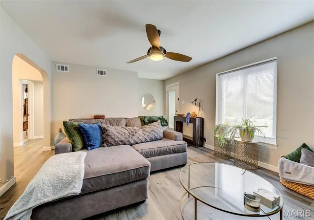 2nd image of 1106 Mona Dr, Saint Louis, MO 63130 | MLS# MIS26021568