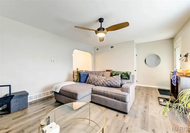 3rd image of 1106 Mona Dr, Saint Louis, MO 63130 | MLS# MIS26021568