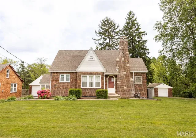 Homes for sale in Belleville, IL | 304 South Belt West, Belleville, IL 62220 | MLS# MIS26021569