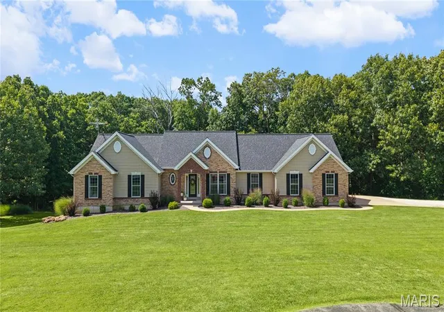 Homes for sale in Troy, MO | 15 Ridgecrest Ct, Troy, MO 63379 | MLS# MIS26021570