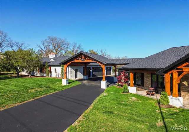 Photo 3 of Mansion for sale at 1824 Topping Rd, Saint Louis, MO 63131 | MLS# MIS26021622 | Listing updated on 2026-09-04