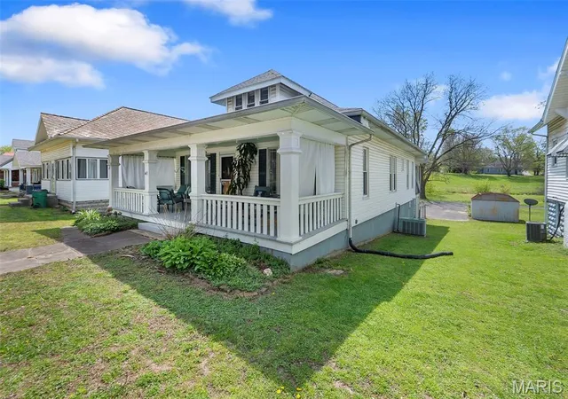 Homes for sale in Scott City, MO | 411 E Maple St, Scott City, MO 63780 | MLS# MIS26021625