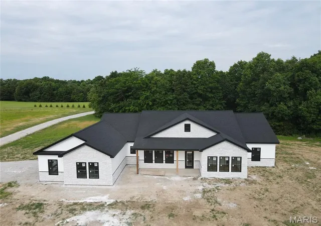 Homes for sale in Monroe City, MO | 18805 Hwy J, Monroe City, MO 63456 | MLS# MIS26021676