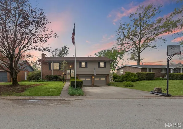 Homes for sale in Belleville, IL | 7719 Myrtlewood Dr, Belleville, IL 62223 | MLS# MIS26021697