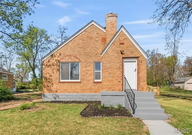Homes for sale in Ferguson, MO | 129 N Dade Ave, Ferguson, MO 63135 | MLS# MIS26021887