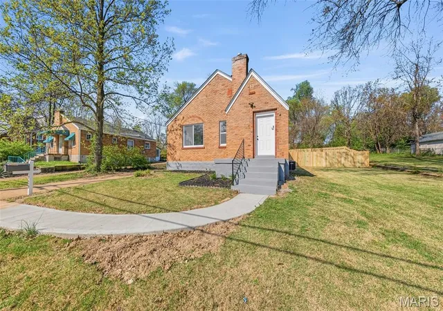 Homes for sale in Ferguson, MO | 129 N Dade Ave, Ferguson, MO 63135 | MLS# MIS26021887
