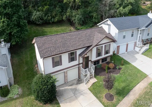 Photo 1 of Single family home for sale at 559 Vernal Hl Ct, Ballwin, MO 63021 | MLS# MIS26021889 | Listing updated on 2026-10-05
