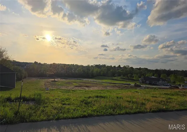 2nd image of 2799 N Crest Dr, Washington, MO 63090 | MLS# MIS26021900