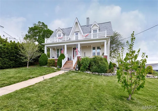 Photo 2 of Single family home for sale at 403 N Main St, Louisiana, MO 63353 | MLS# MIS26022003 | Listing updated on 2026-09-13