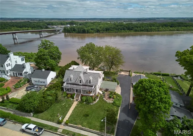 Photo 4 of Single family home for sale at 403 N Main St, Louisiana, MO 63353 | MLS# MIS26022003 | Listing updated on 2026-09-13