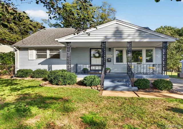 Single family home for sale at 440 Rosedale Ter, Ballwin, MO 63021 | MLS# MIS26022052