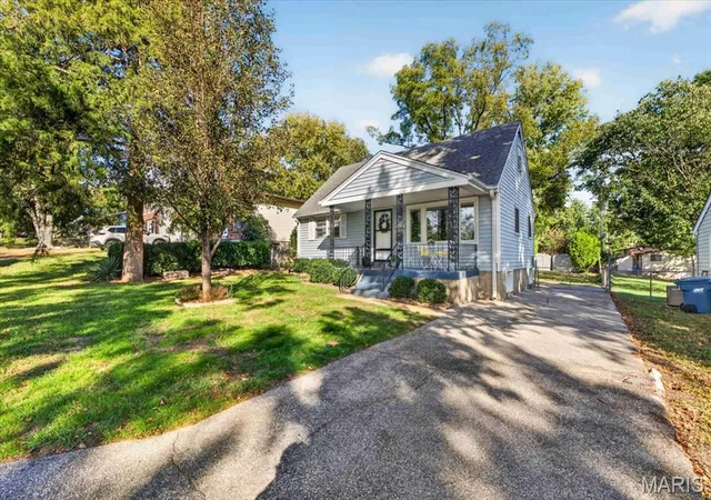 Photo 2 of Single family home for sale at 440 Rosedale Ter, Ballwin, MO 63021 | MLS# MIS26022052 | Listing updated on 2026-10-26