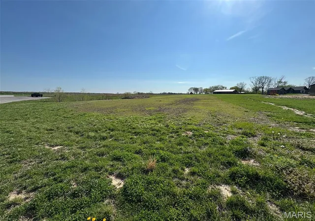 Homes for sale in Highland, IL | 12666 Harvest View Ln, Highland, IL 62249 | MLS# MIS26022100