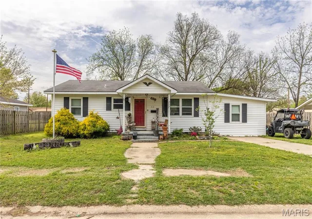 Photo 1 of Single family home for sale at 313 W Pine Street, East Prairie, MO 63845 | MLS# MIS26022102 | Listing updated on 2026-09-23