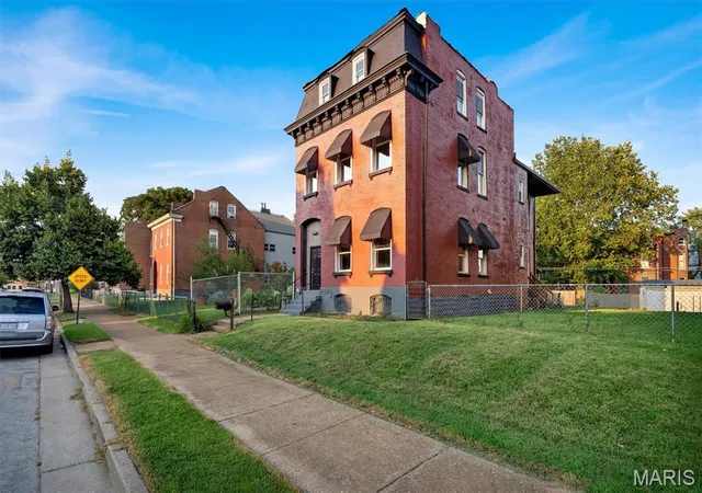 Photo 2 of Single family home for sale at 2248 Missouri Ave, Saint Louis, MO 63104 | MLS# MIS26022163 | Listing updated on 2026-09-03